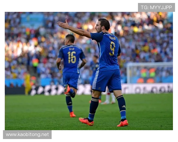 西甲联赛新赛季激战正酣 球迷热情高涨 争冠之路更添变数